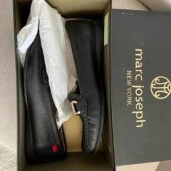 Black and Gold Shoes with Sleek Design - Picture 8 of 8